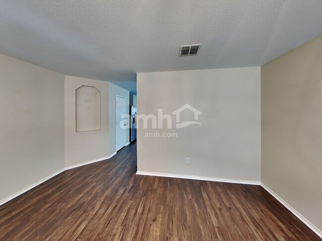 Building Photo - 8018 Silver Grove