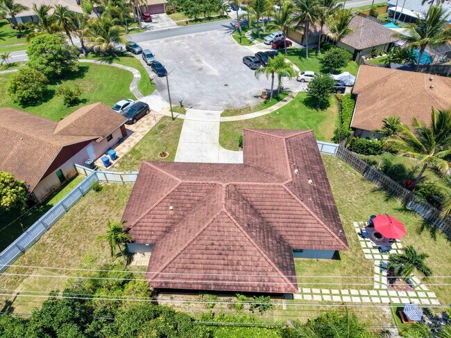 Building Photo - 1127 Sea Pines Way