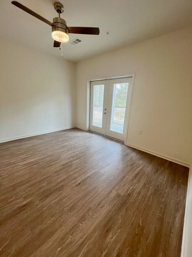 Building Photo - Beacon Landing - Brand New! 2bd, 2ba, private extra large screened porch and elevator!