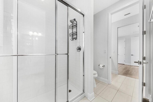 Building Photo - 3 Bedroom, 2.5 Bath Townhome in BEACHWALK ...