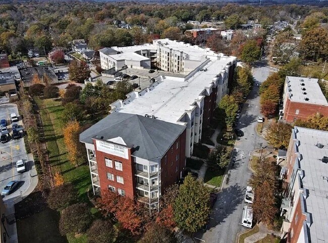 Building Photo - 870 Mayson Turner Rd NW