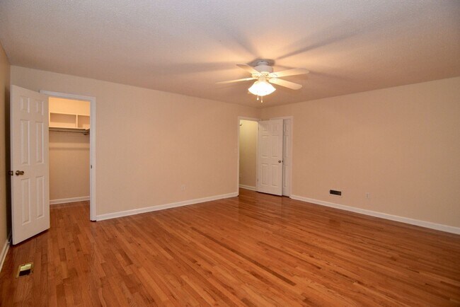 Building Photo - Evans 3 Bed/2 Bath w/ Garage & Huge Fenced...
