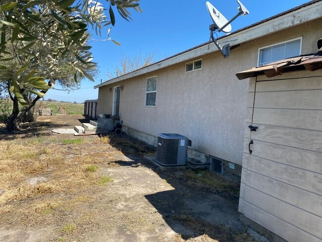 Building Photo - REDUCED!!! Beautiful (Secluded) 3 bedrooom...