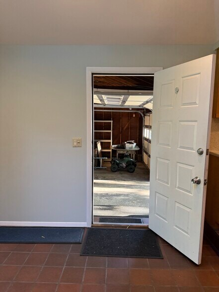 DOOR TO GARAGE FROM KIT - 169 Brooksite Dr
