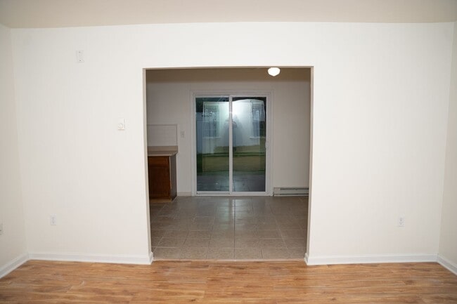 Building Photo - 53 E Summit St