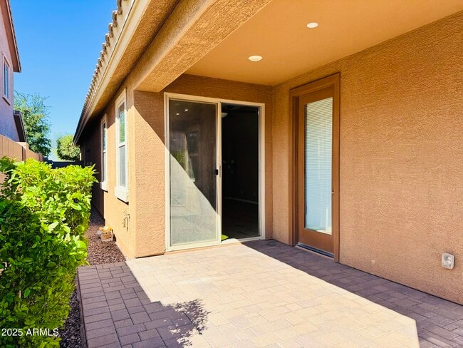 Building Photo - 3253 S Miller Dr