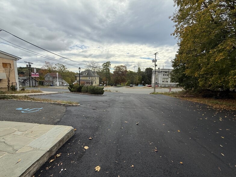 Building Photo - 173 US Highway 46