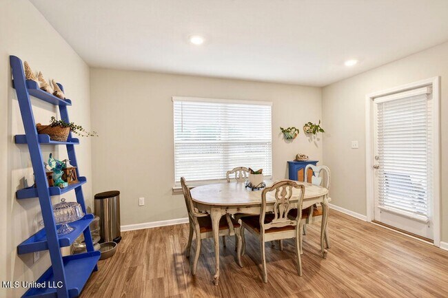 Building Photo - 1086 Enclave Cir