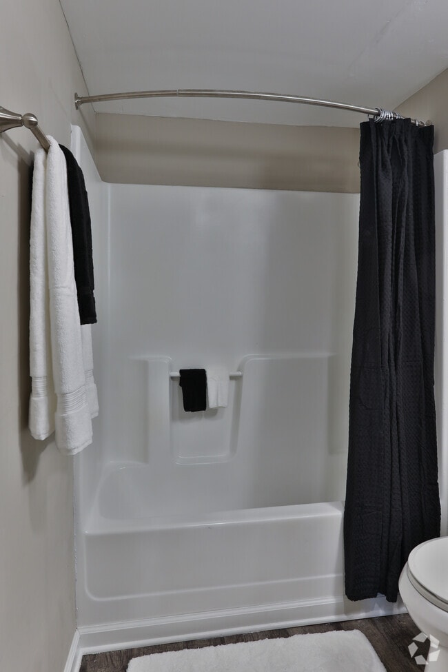 Upgraded Bath/Shower - Retreat at the Park