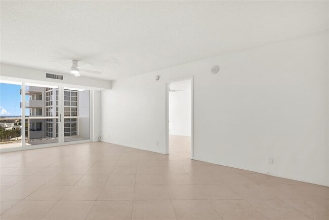 Building Photo - 2715 N Ocean Blvd