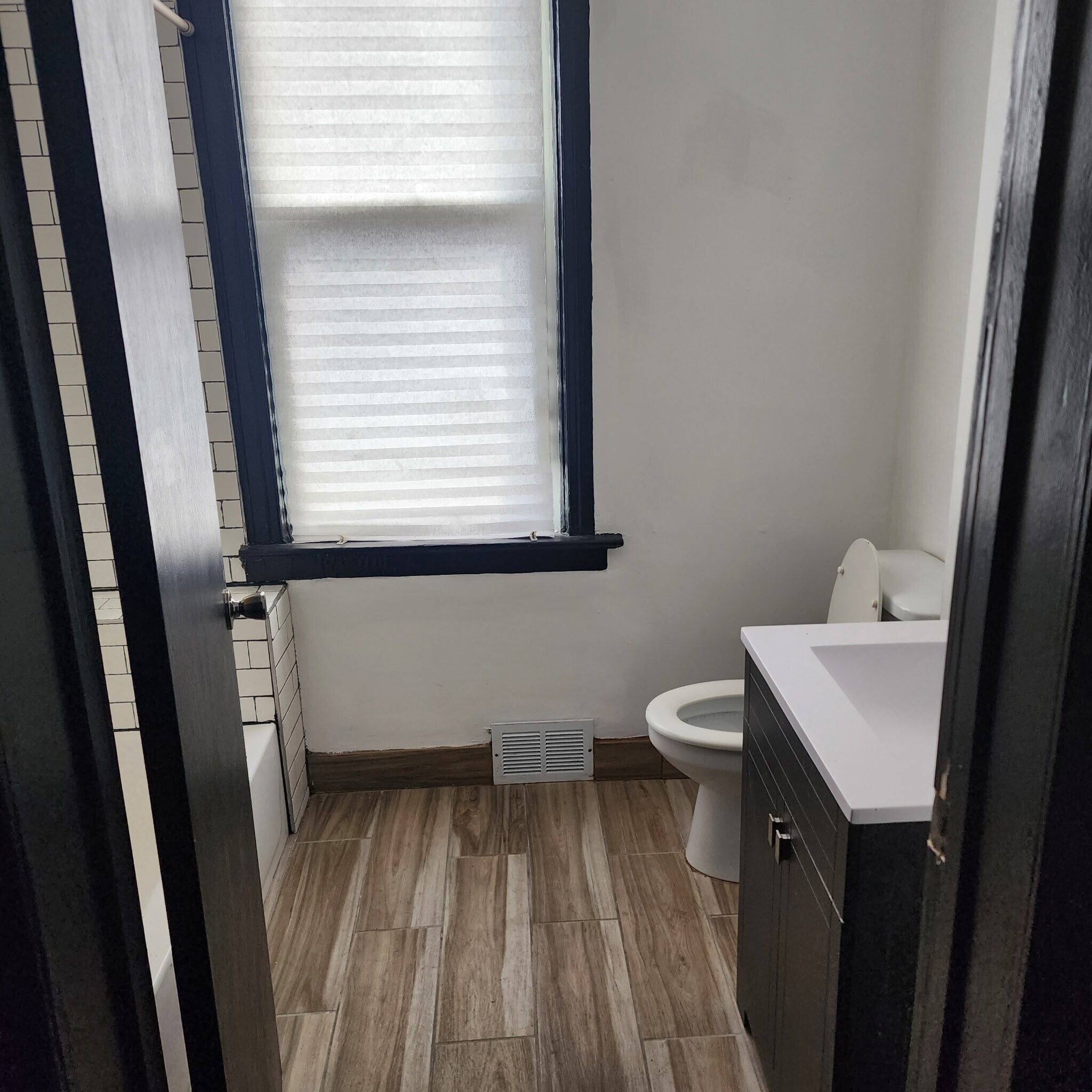 Building Photo - 1528 Thorn St