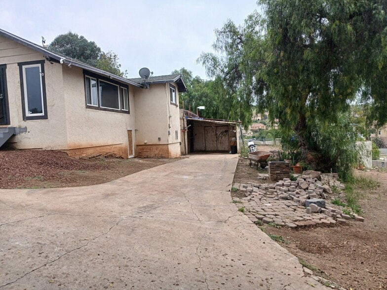 Building Photo - 2530 Cherimoya Dr