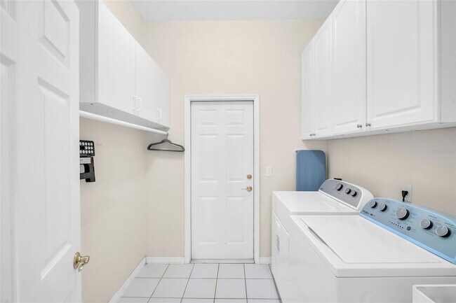 Building Photo - 2270 Barbara Dr
