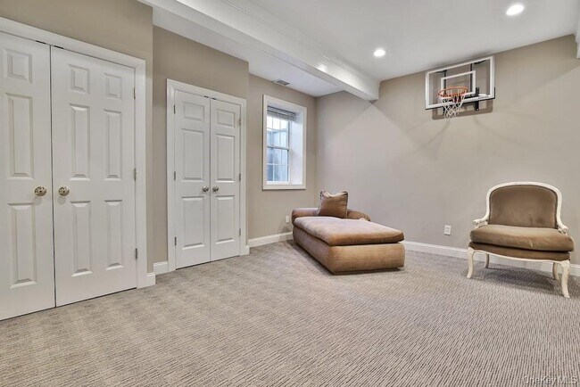 Building Photo - 8 Caruso Pl