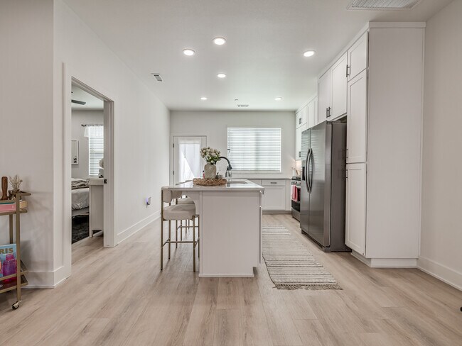 Building Photo - 1644 N Leverett Ave