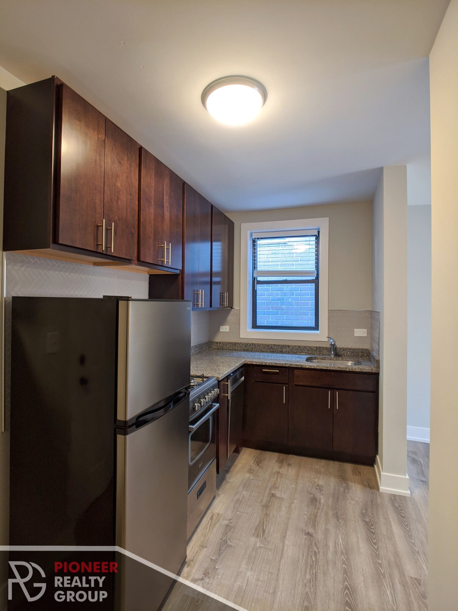 Building Photo - 423 W Belden Ave