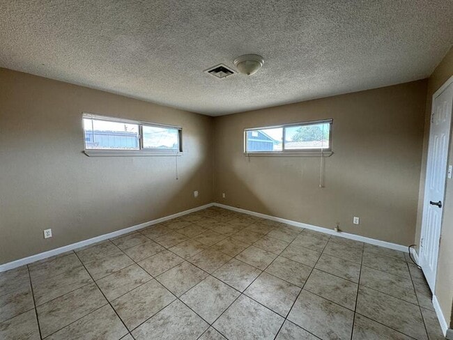 Building Photo - 1345 Agate Ave