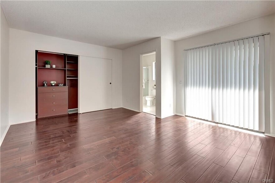 Building Photo - 25245 Tanoak Ln