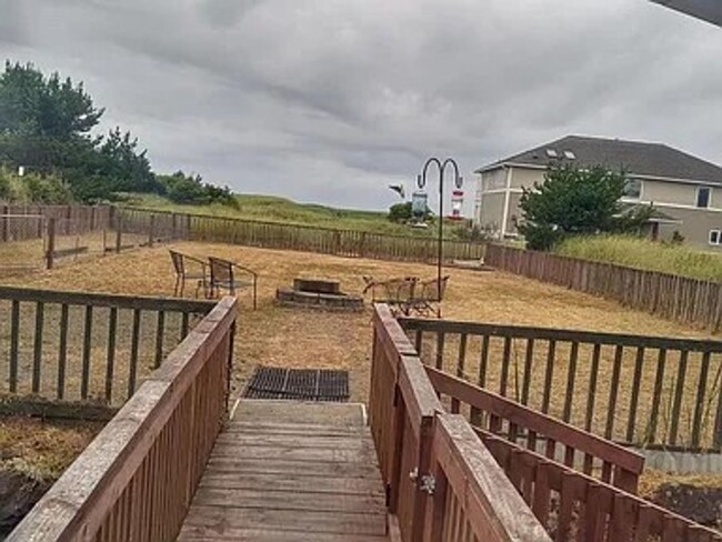 Building Photo - Unique Ocean Front House