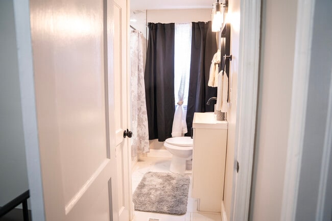 Building Photo - 8623 Willow Oak Rd