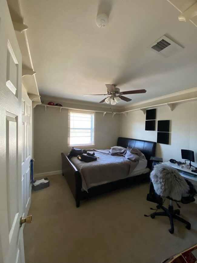 Building Photo - Contact Peggy 501 676 1758