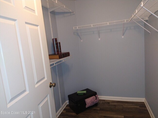 Building Photo - 490 Bismarck Way