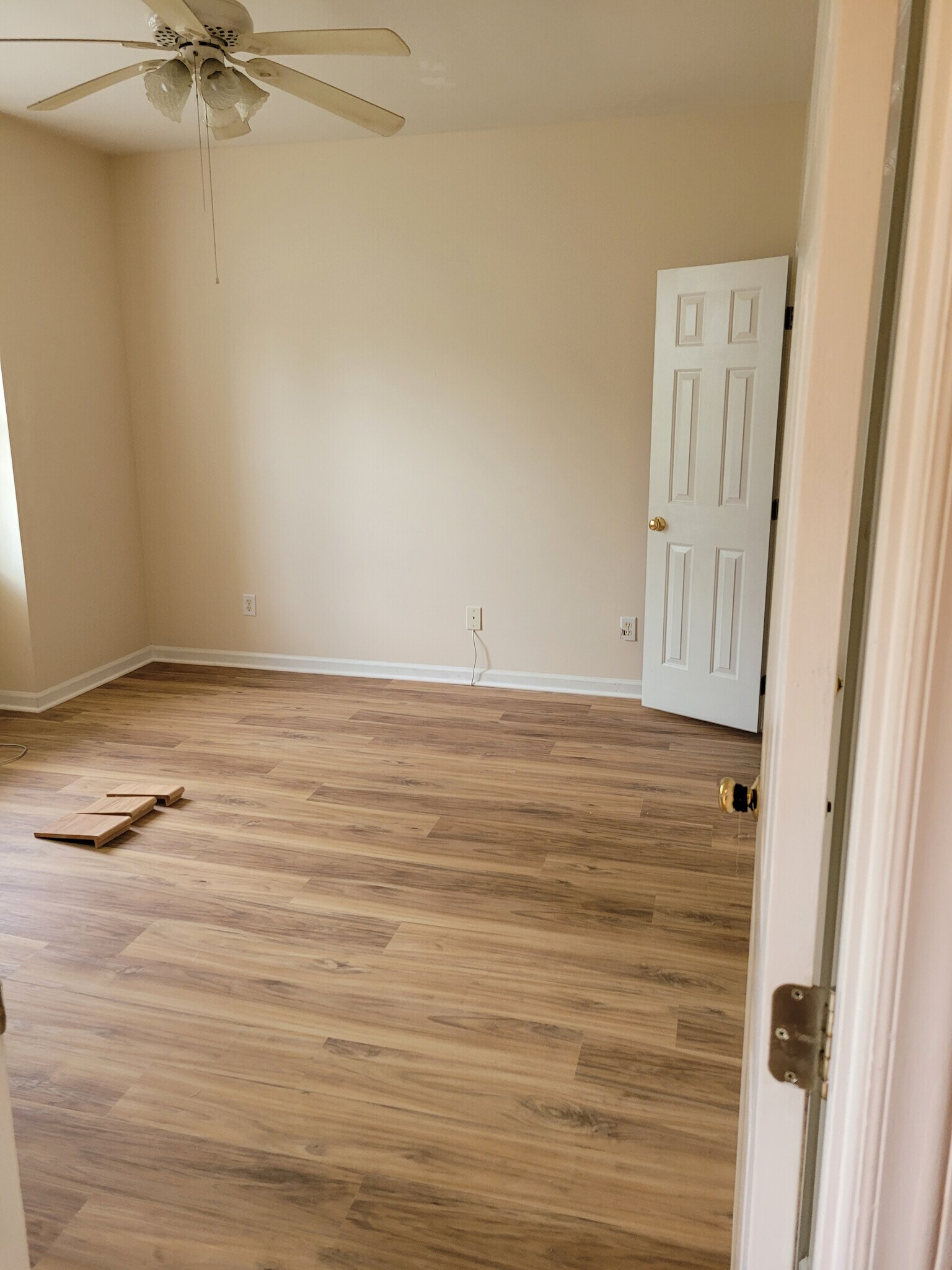 Building Photo - Room in Townhome on Vinca Cir