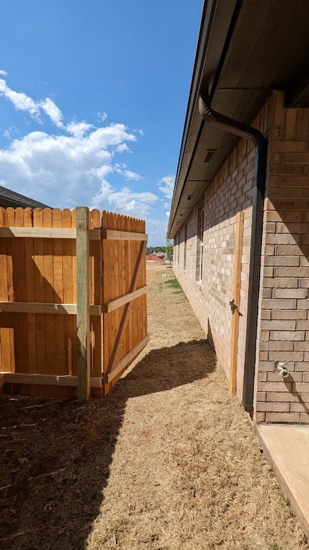 Building Photo - 3 Bed 2 Bath 2 Car Duplex Freedom Villas in Midwest City, OK