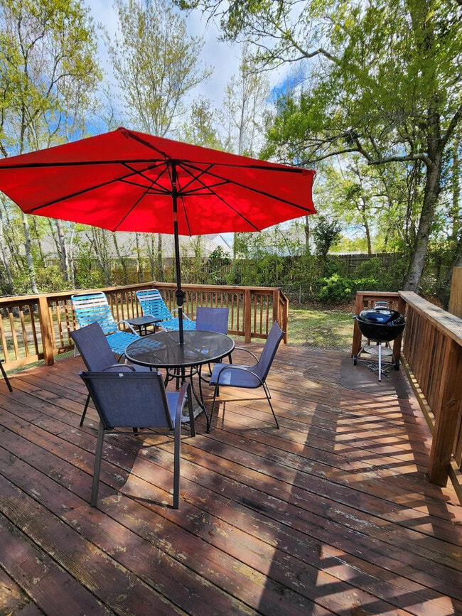 Building Photo - 1106 Fournier Ave