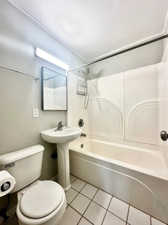 Building Photo - 7330 S 71st St