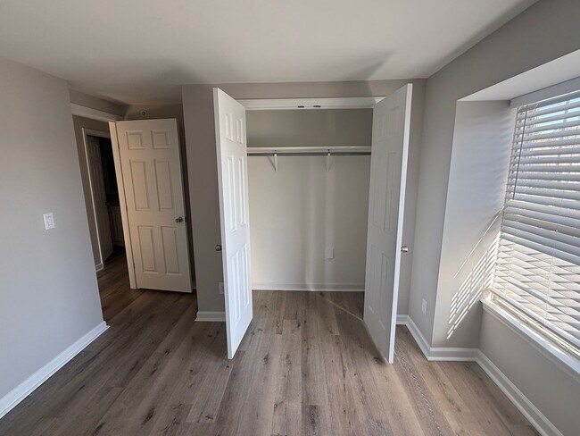 Building Photo - 3 BEDROOM CONDO. Walking Distance to University of NC-Charlotte