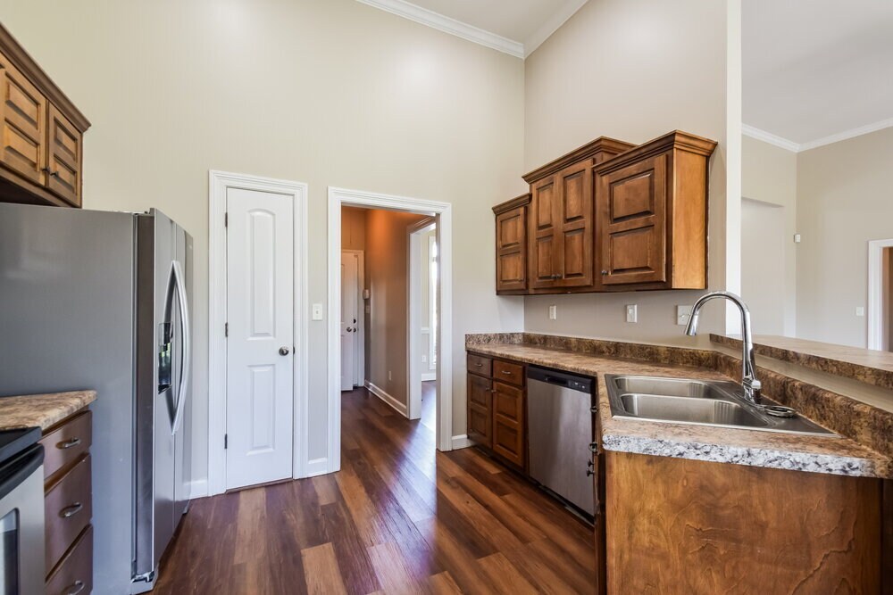 Building Photo - 4378 Bloombury St