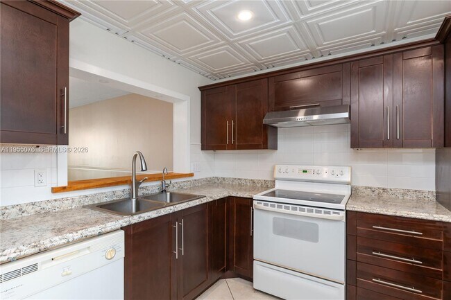 Building Photo - 301 NE 14th Ave