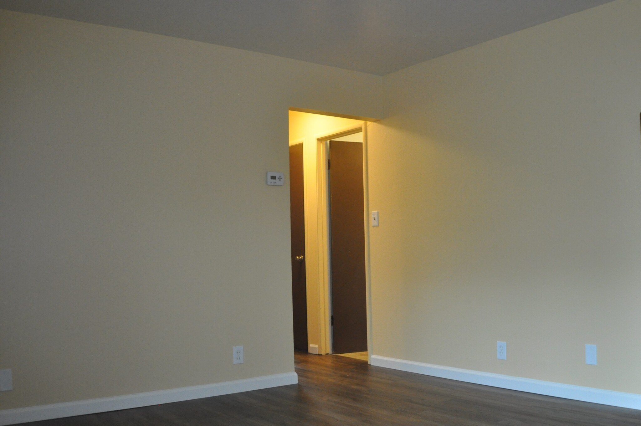 Building Photo - 404 Oak Street