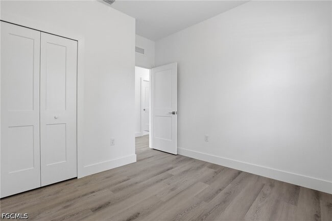 Building Photo - 721 Ivan Ave S