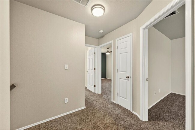 Building Photo - Comfortable Living in a Prime Central Boise Location