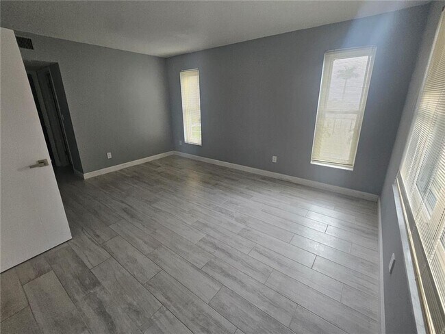 Building Photo - 5220 Brittany Dr S