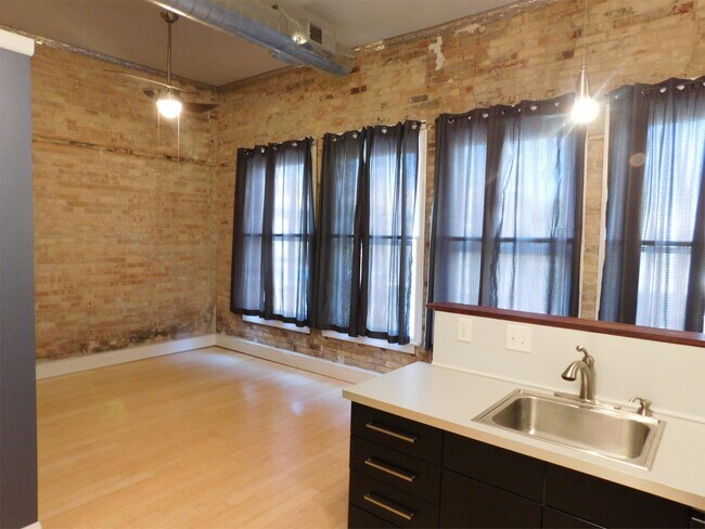 Building Photo - 119 S Santa Fe Ave