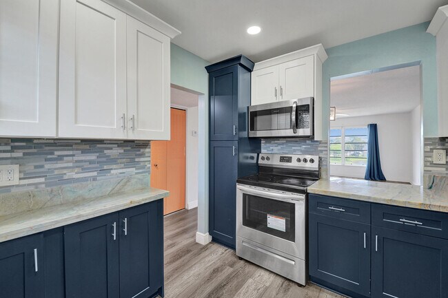 Building Photo - 2430 SW 81st Ave