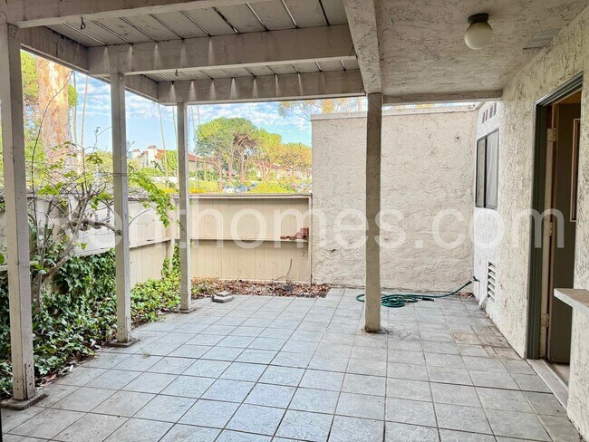 Building Photo - 3847 Camino Lindo