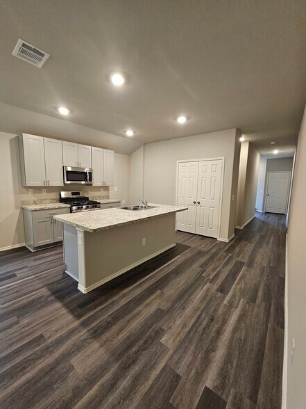 Building Photo - 26126 Halwell Manor Ln