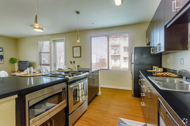 2BR, 2BA - 1,095 - Sol at West Village