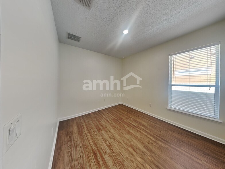 Building Photo - 2532 Creekfront Dr