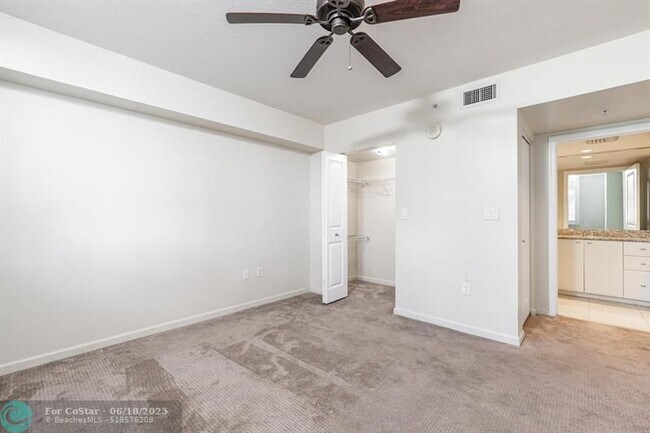 Building Photo - 610 W Las Olas Blvd