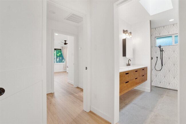 Building Photo - 5226 Kinglet St