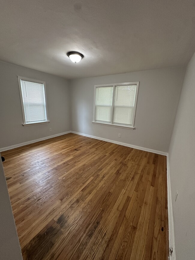 Building Photo - 330 N Floridale Ave