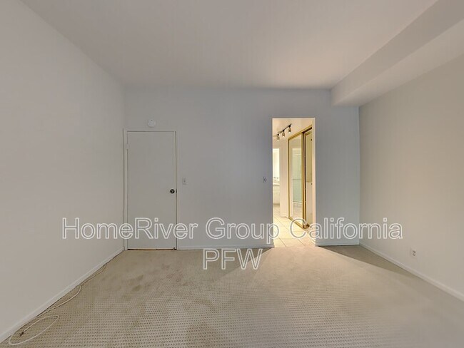 Building Photo - 1155 N La Cienega Blvd