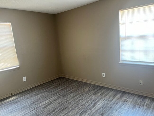 Building Photo - Welcome to your dream home in Russellville...