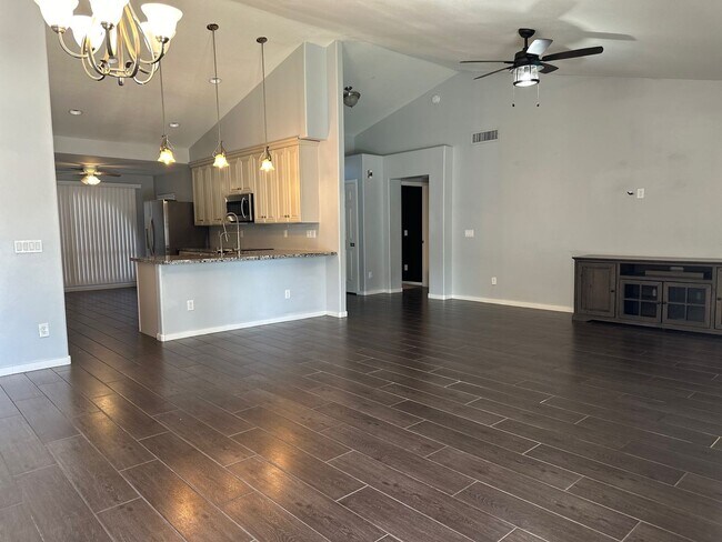 Building Photo - STUNNING 3 bed/2 bath remodel in Chandler ...