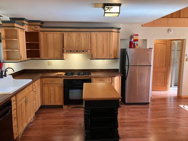 Building Photo - Classic Tahoe Knotty Pine Cabin newly remo...
